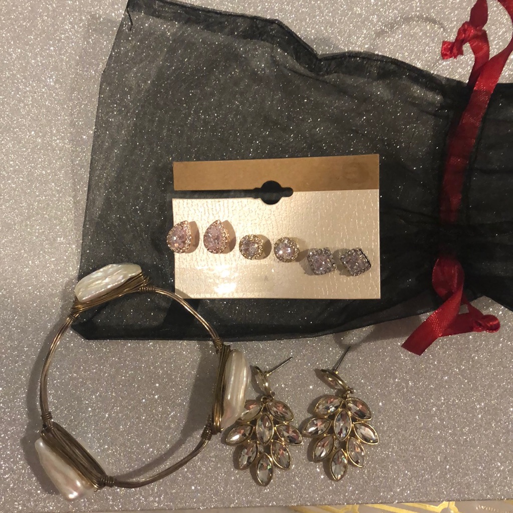 Buckle 3 Pack Never Used W Bonus Gifts 25$